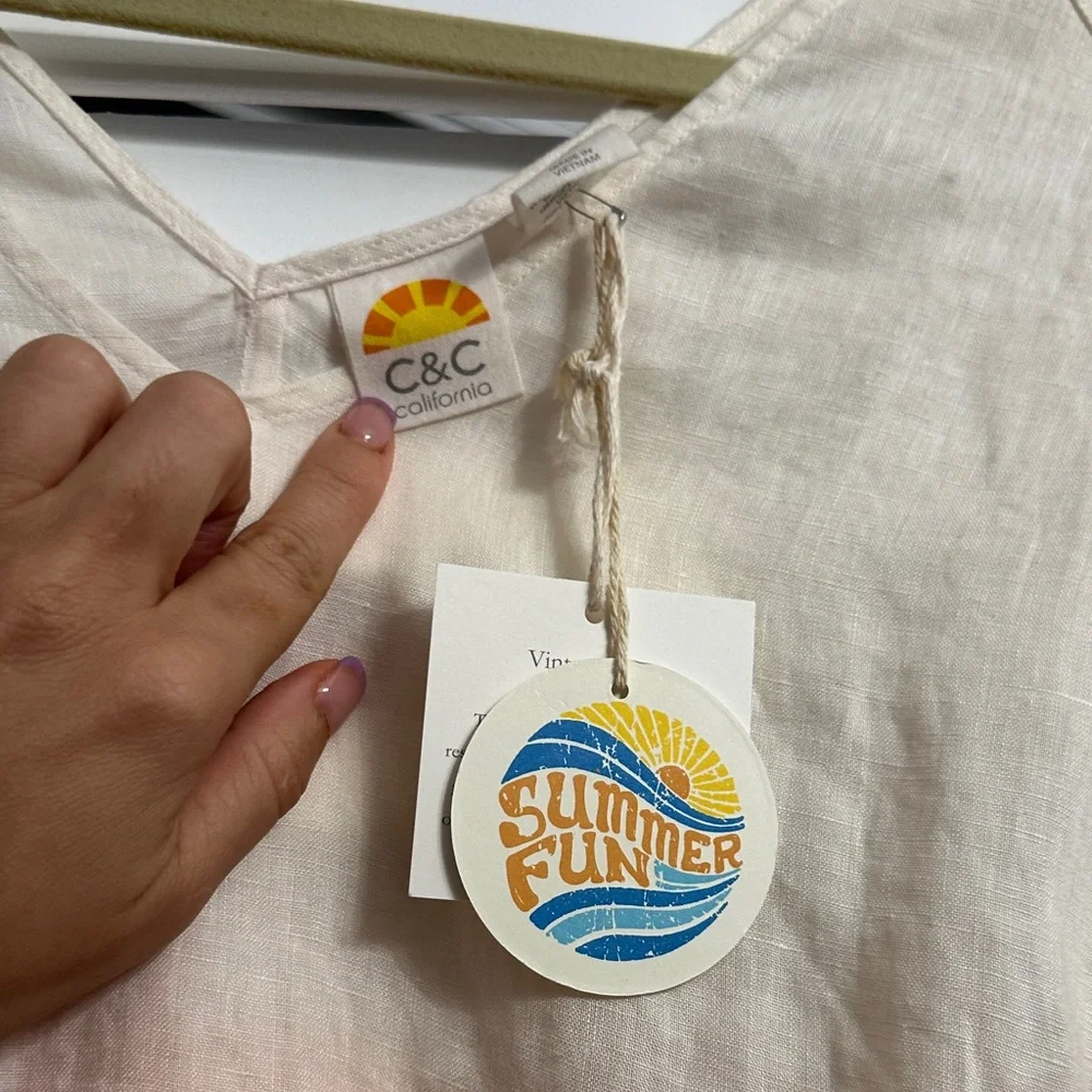 C&C California Cream Linen V-Neck Top with Summer Fun Tag - Picture 2 of 3